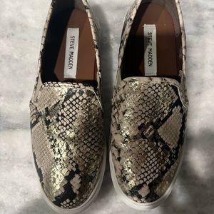 Steve Madden slip on sneaker